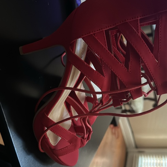 These are perfect for the summer and very sexy with zip up in the back. Size 10 - Picture 2 of 6